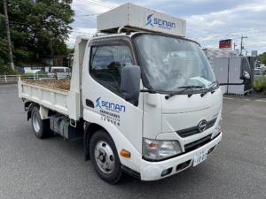 3トンダンプ車